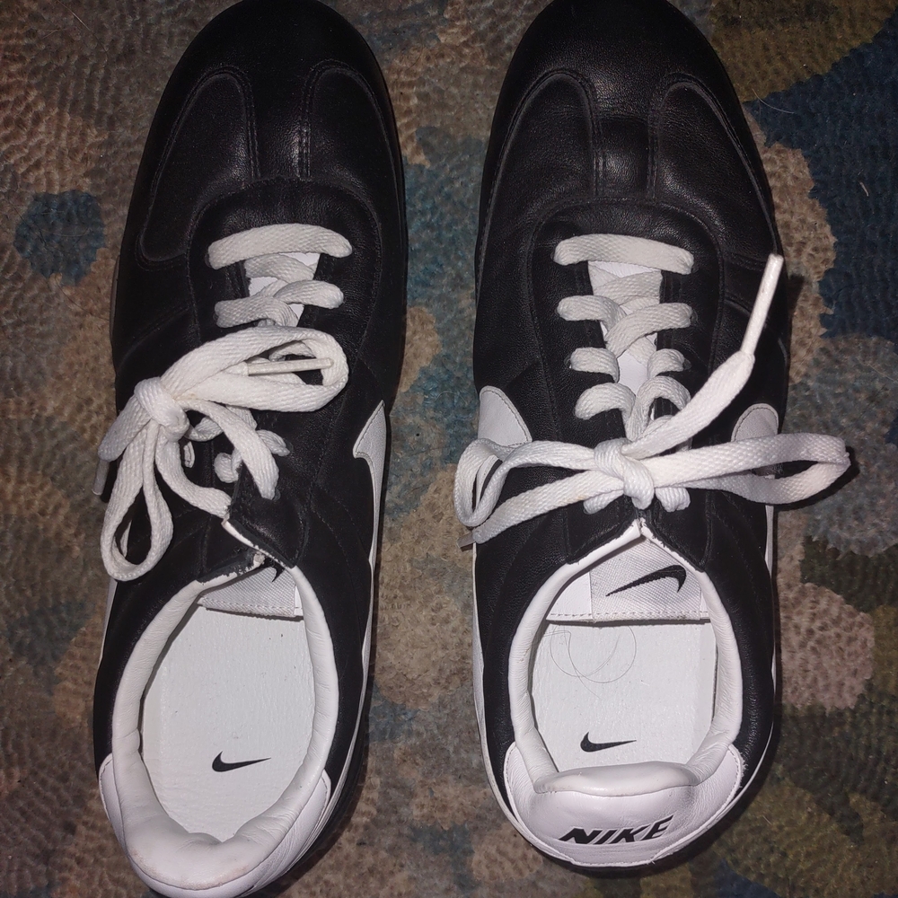 Nike Women's Black and White Sneakers